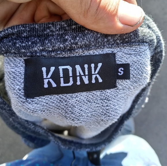 Konk t shirt with design holes - Picture 11 of 11